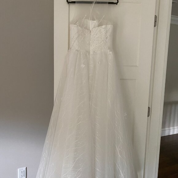 Dress: worn only for an hour - Picture 8 of 16